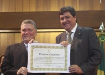 Empresário de Recife ganha cidadania piauiense na Assembleia