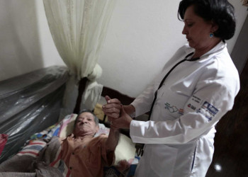 Ministério da Saúde deve reduzir exigência a médicos cubanos
