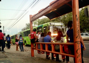Motoristas de ônibus da zona Leste de Teresina paralisam as atividades