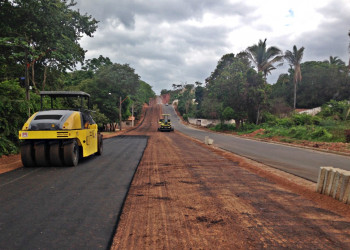 Implantação de asfalto na Avenida Aviador Rossini Morada avança
