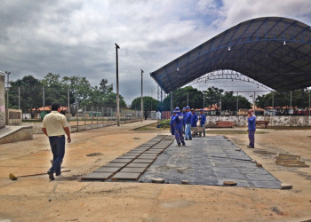 Complexo Esportivo do Planalto Uruguai recebe implantação do piso lateral