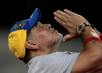 Maradona morre aos 60 anos na Argentina