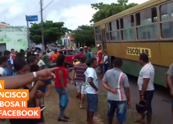 Ônibus escolar desgovernado causa pânico em Miguel Alves