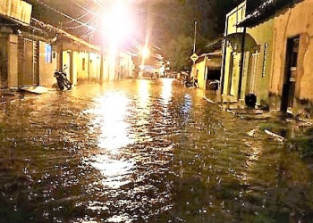 Rios transbordam e desabrigam mais de mil no Piauí