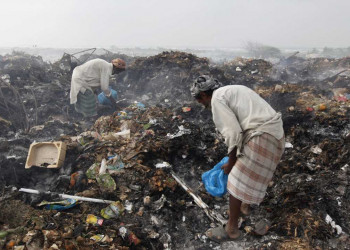 Centenas de bebês meninas são encontradas mortas em lixo no Paquistão