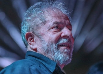 Desembargador dá prazo de uma hora para soltar Lula