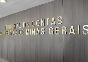 102 mil servidores de Minas Gerais acumulam cargos ilegais