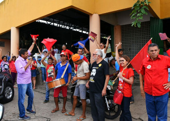 Caravana Lula Livre realiza atividades em mercados de Teresina