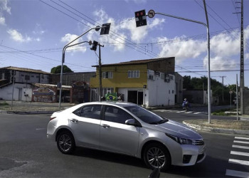 Começa a funcionar semáforo da Avenida Gil Martins com Rua 13 de maio