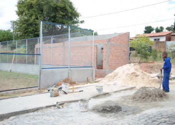 SDU Leste inicia construção de vestiários do campo de futebol da Piçarreira II
