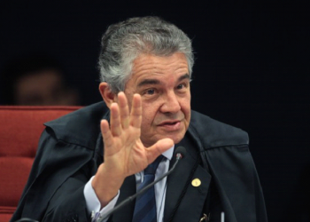Reclamação de Flávio Bolsonaro vai para o lixo, promete ministro
