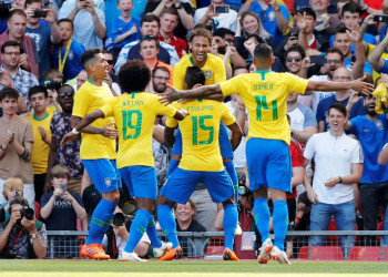 Brasil tenta hoje a primeira vitória na Copa do Mundo