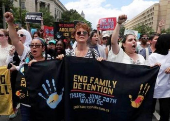 Susan Sarandon e mais 575 mulheres são presas em protesto contra Trump