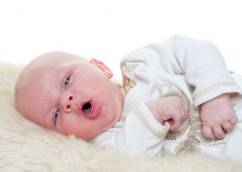 Veja como aliviar a tosse do seu bebê segundo a ciência