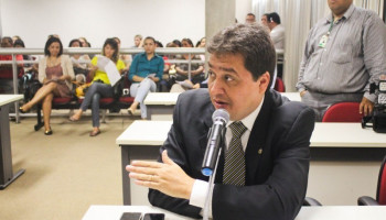 Mudança no Regimento da Alepi sobre audiências e sessões solenes divide deputados