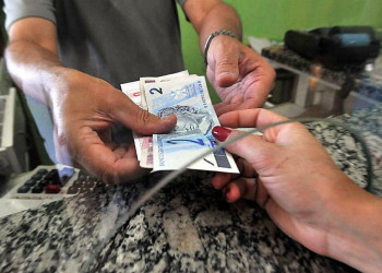 Salário dos servidores públicos entra na mira para bancar auxílio emergencial 2021