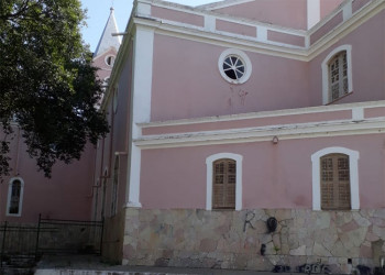 Catedral de Nossa Senhora das Dores é alvo de vandalismo