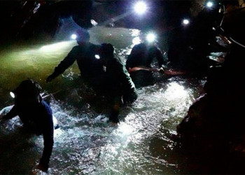 Já são cinco jovens resgatados de caverna na Tailândia