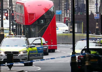 Polícia não descarta atentado terrorista no parlamento britânico