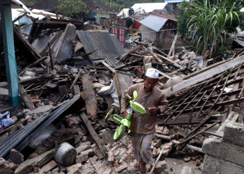 Número de mortos do terremoto em Lombok aumenta para 436