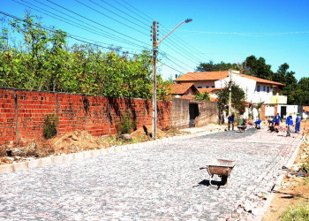 SDU Leste executa pavimentação de rua no bairro Ininga