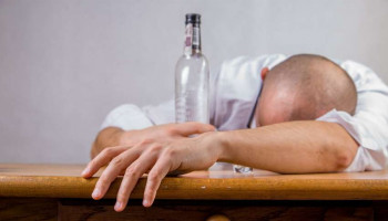 Novo estudo aponta que consumo exagerado de álcool inflama o cérebro