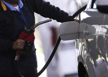 Preço do diesel e gasolina sobem nas refinarias; 3º aumento do mês
