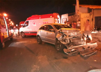 Colisão entre carros deixa feridos na Marechal