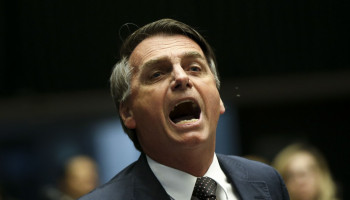 Bolsonaro chama estudantes de 'idiotas úteis' e 'imbecis'