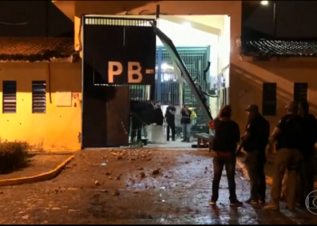 Mais de 100 detentos fogem de presídio na Paraíba