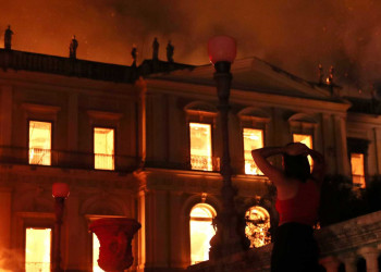 Defesa Civil entra em Museu para avaliar risco de desabamento após incêndio