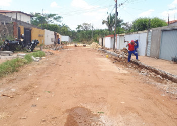 Rua do bairro Ininga recebe pavimentação em paralelepípedo