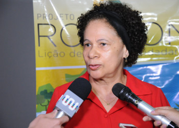 Governadora Regina Sousa inaugura residencial em Altos