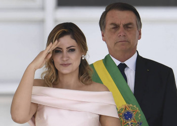 Michelle Bolsonaro mantém viagem aos EUA após operação da PF