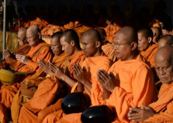Homens invadem templo e matam dois monges budistas na Tailândia