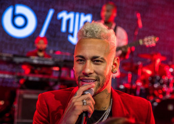 Neymar é motivado por fama e dinheiro, afirma revista