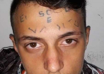 Jovem que teve testa tatuada é preso novamente