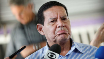 Assessor de Mourão é alvo na investigação de Flávio Bolsonaro