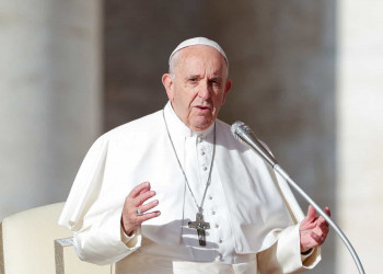 Papa assina lei dura contra pedofilia na Igreja Católica
