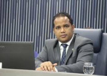 Enzo Samuel deixa a liderança do prefeito Dr. Pessoa na Câmara um mês após assumir o cargo