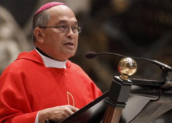 Vaticano condena arcebispo por pedofilia