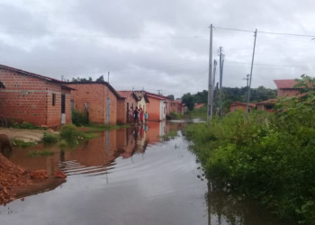 Chuvas elevam nível dos rios em Barras e deixa desabrigados