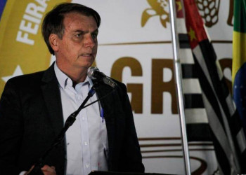 Bolsonaro quer permitir que fazendeiros atirem em invasores