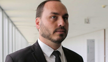 'O que está por vir pode derrubar o capitão', prevê Carlos Bolsonaro