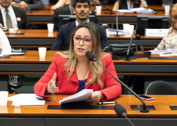 Rejane Dias assina pacote de emendas à Reforma da Previdência