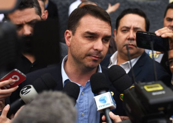 Flávio Bolsonaro lucrou 292% com venda de imóveis suspeita de lavagem
