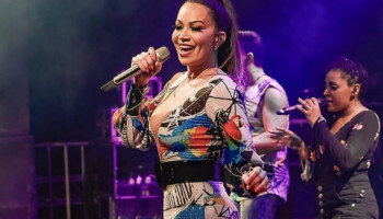 Solange Almeida processa Aviões em R$ 5 milhões