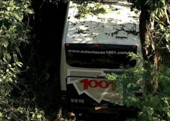 Ônibus tomba em abismo e mata 11 pessoas na região serrana do Rio