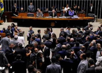 Congresso brasileiro é circo e tem seu próprio palhaço diz New York Ti