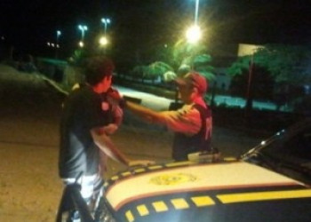 Australiano é preso pela PRF ao dirigir embriagado no litoral do Piauí